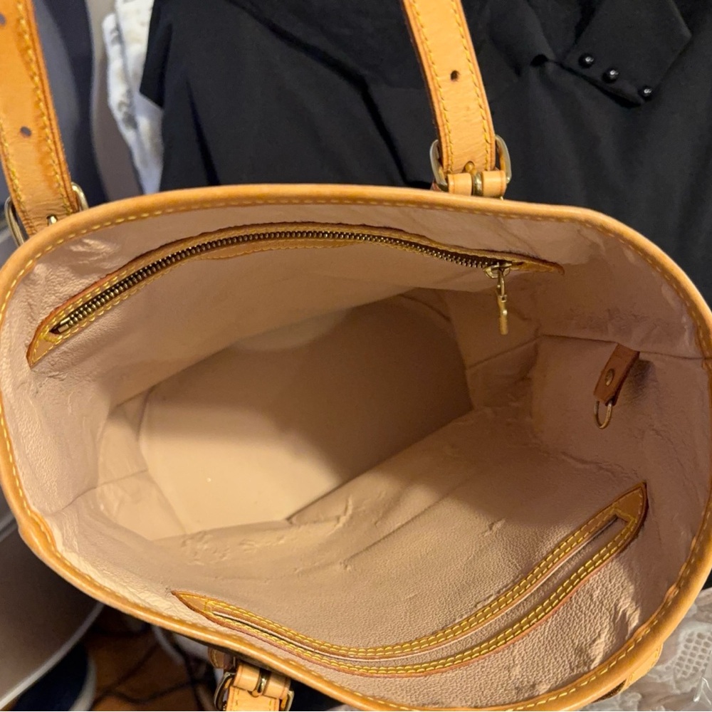 LV Monogram Bucket Bag w/ Tan Accents
Date Code:FL0012. - Picture 12 of 12